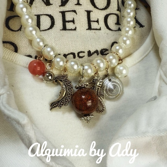 Alquimia White and Red Necklace with Elegant Charm - Picture 2 of 2